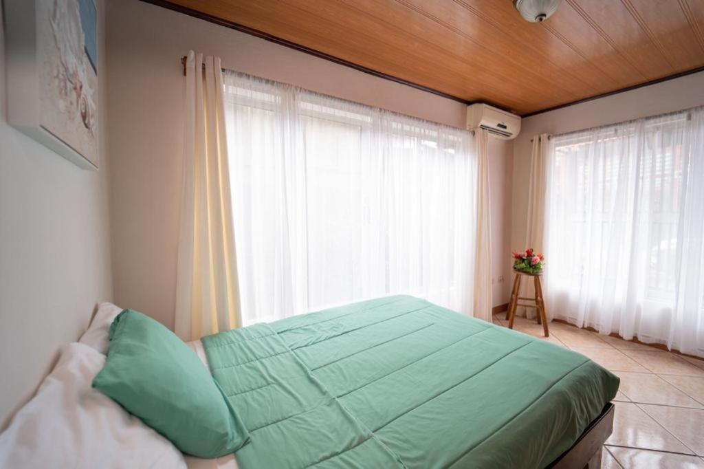 Apartamentos Cristal Quepos Exterior foto