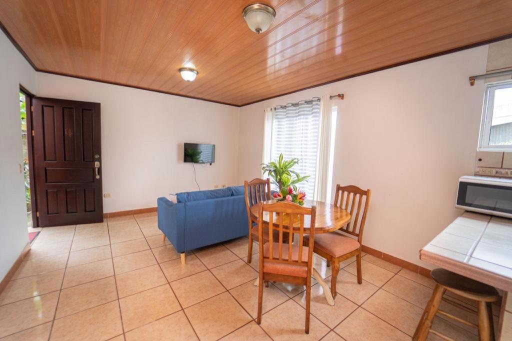 Apartamentos Cristal Quepos Exterior foto